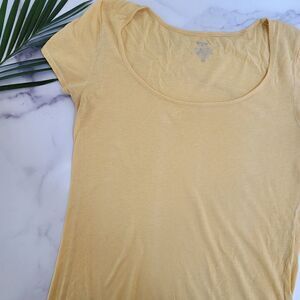 Mossimo medium banana yellow pullover lightweight casual tee shirt cozy womens